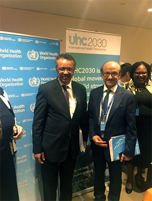 L’image nous montre le Dr Tedros Adhamon Ghebreyesus, Directeur général de l’OMS, et le Dr Mahmoud Fikri, Directeur régional de l’OMS pour la Méditerranée orientale, lors du forum sur le développement durable