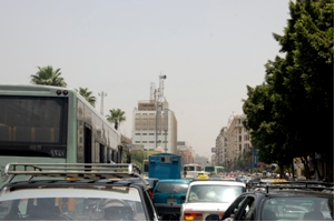 La photo nous montre un embouteillage en Égypte