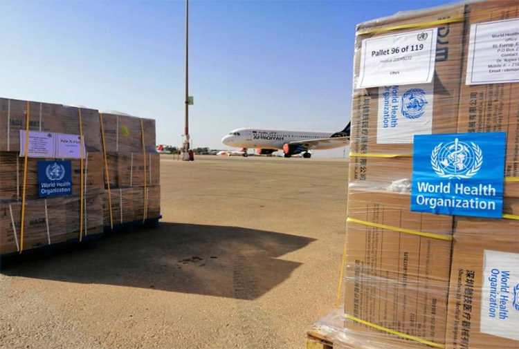 منظمة الصحة العالمية  تقدم إمدادات إضافية لضمان حماية العاملين الصحيين الذين يستجيبون لـ  جائحة كوفيد-19  في ليبيا