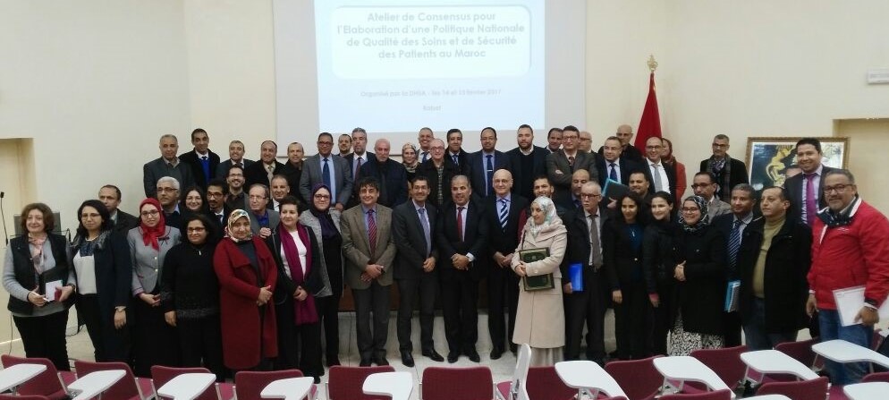 La photo nous montre les participants à l'atelier animé par le Dr M. Letaif (EMRO) et le Dr L. Dhidah (Université de Sousse en Tunisie)