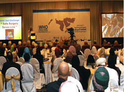 Cérémonie régionale pour le lancement du guide OMS multiprofessionnel sur la formation pour la sécurité des patients dans la Région de la Méditerranée orientale, à Mascate (Oman), 11-12 mars 2012