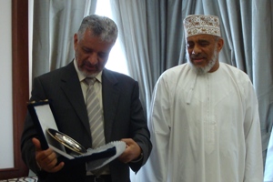 WHO Representative for Oman Dr Abdullah Assa'edi presents the plaque to Mr Said Al Habsi