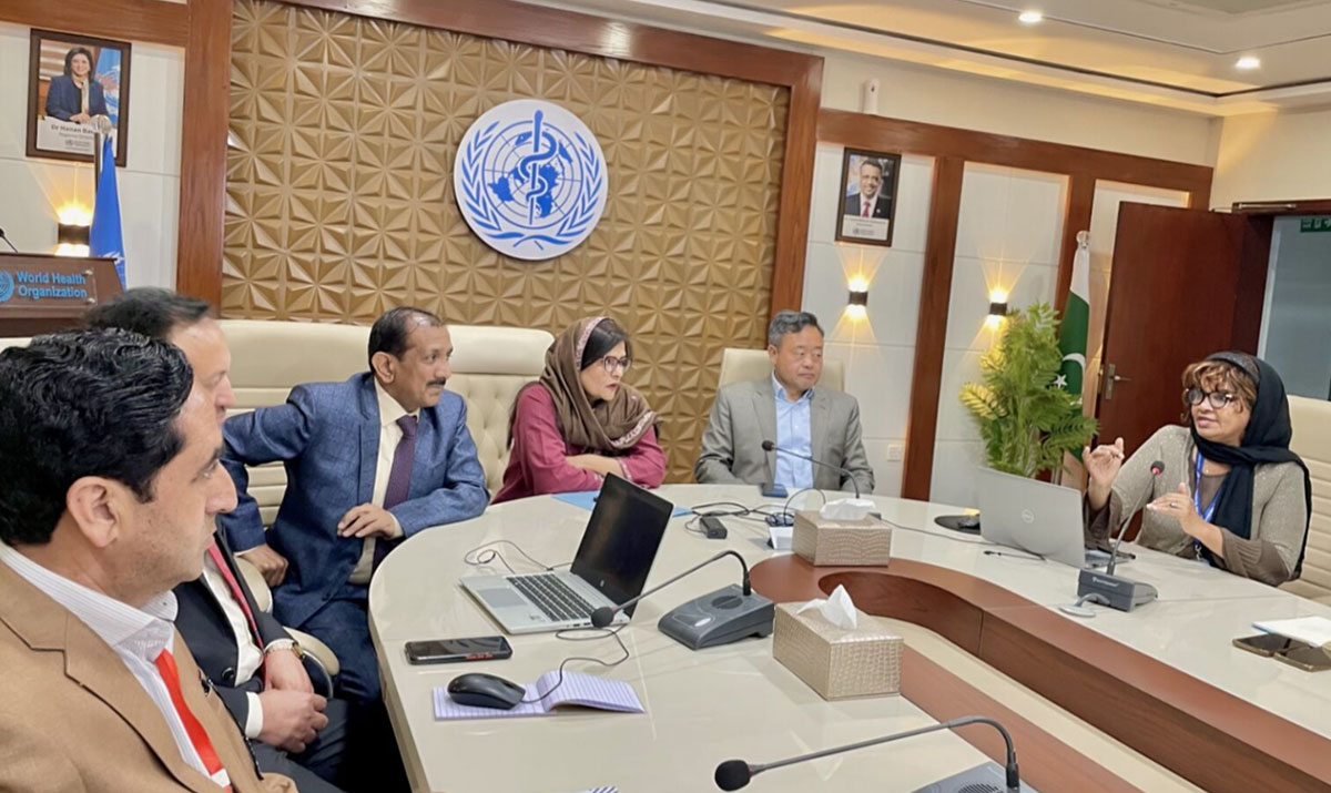 Director General, Ministry of National Health Services, and Director of the Federal Directorate of Immunization (FDI), Dr. Shabana Saleem, and WHO Representative, Dr Dapeng Luo, presided over the last session that validated MNT elimination for Pakistan-Administered Kashmir.  Photo credit: WHO Pakistan