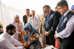 WHO Director-General Dr Tedros Adhanom Ghebreyesus and WHO Regional Director for the Eastern Mediterranean Dr Ahmed Al-Mandhari attended a vaccination session during their visit to the Shah Allah Tiddy Health facility in Islamabad on 6 January 2019