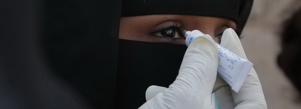 iranian-woman-receives-trachoma-treatment