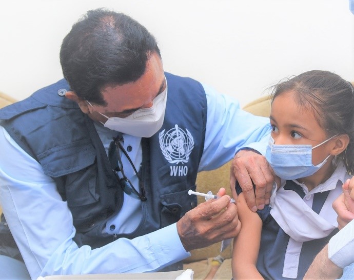 wr-vaccinates-child-against-typhoid