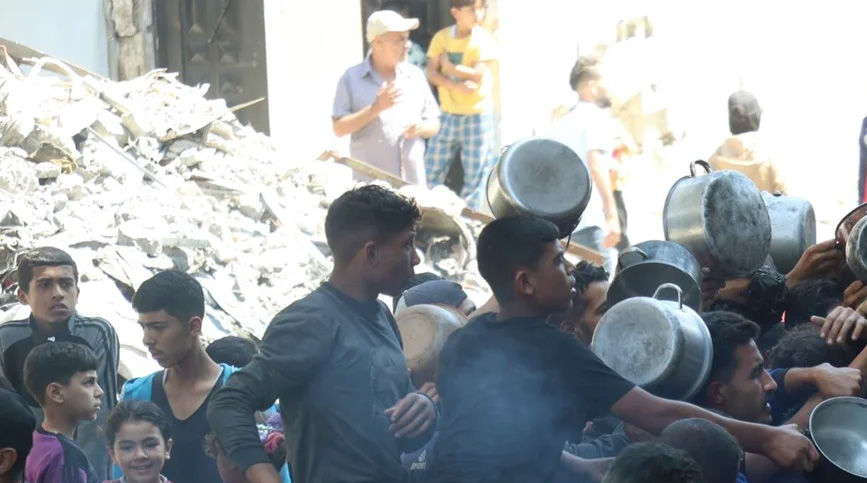 food-distribution-in-gaza-carousel-thumb.jpg