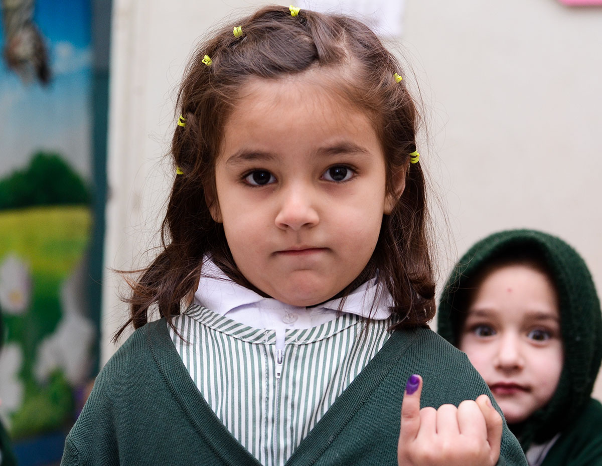 Pakistani girl vaccinated against Polio