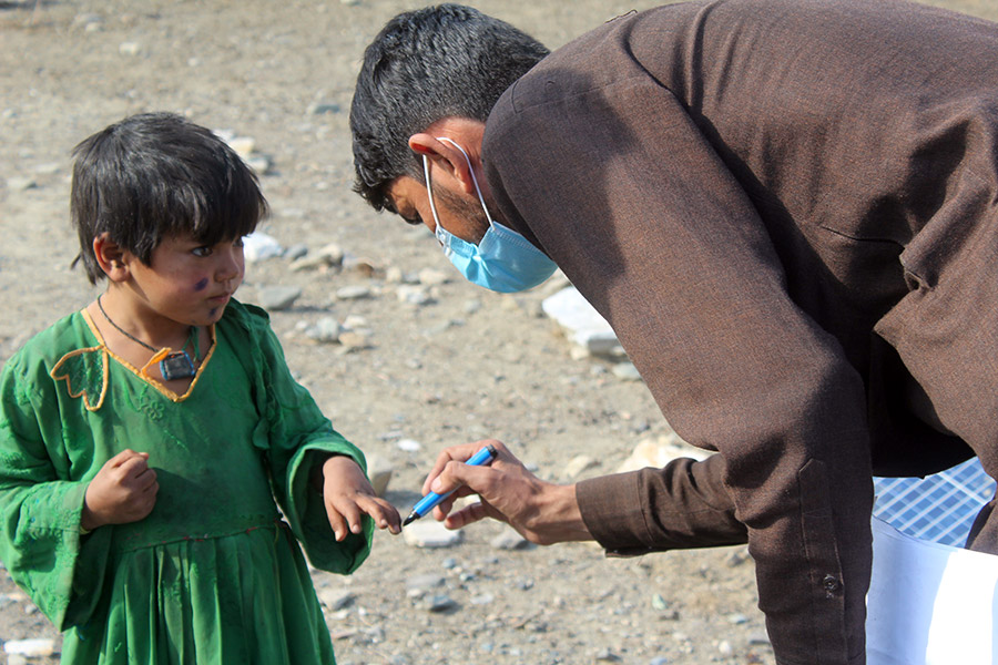 A vaccinator marks the finger of a young girl in eastern Afghanistan. Photo credit: WHO EMRO