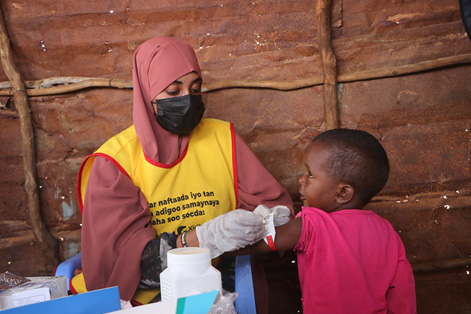 Outreach teams screened 33 767 children aged under 5 years, identifying 4833 children with severe acute malnutrition who were referred to outpatient therapeutic and stabilization centres. Photo credit: WHO Somalia/A. Mustaf