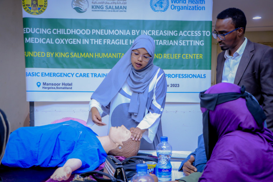 Participants received hands-on training sessions during basic emergency care training in Hargeisa on 5–9 November 2023. Photo credit: WHO Somalia/S. Farah