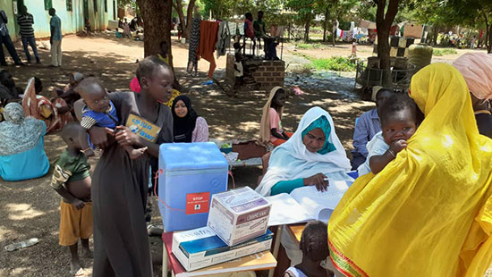 Mobile-clinic-under-tree-shade21_11_23