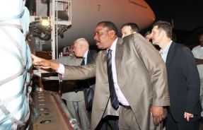 Together Sudan's Health Minister, representatives from ECHO, USAID and DFID received yellow fever vaccine at Khartoum International Airport on 15 January 2012.