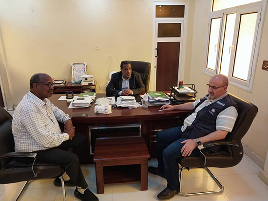 Dr Abid meets with Dr Osama Abdelrahman, Director-General of Gezira State Ministry of Health. Photo credit: WHO Sudan