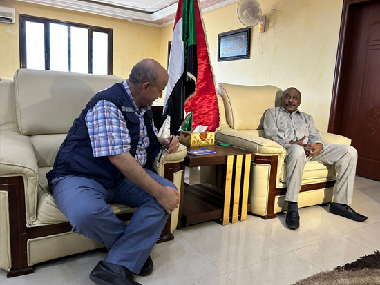 Dr Abid meets with Dr Osama Abdelrahman, Director-General of Gezira State Ministry of Health. Photo credit: WHO Sudan