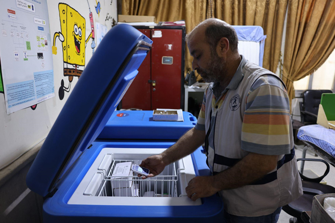 In Idlib, a health worker checks the temperature of the vaccine storage unit to ensure vaccines are safely preserved. Photo: WHO