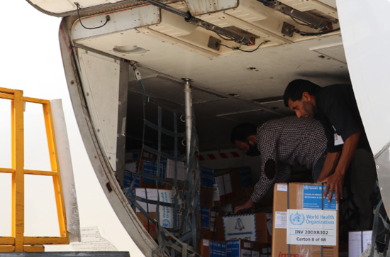 WHO Regional Director for the Eastern Mediterranean hands over medical supplies during his visit to Syria