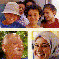 L'image montre en haut, un groupe d'enfants qui sourient, en bas à gauche, le visage d'un homme plutôt âgé portant une moustache blanche, et en bas à droite, le visage souriant d'une jeune fille voilée.