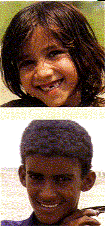 L'image montre en haut, le visage souriant d'une petite fille avec des cheveux bruns, et en bas, le visage souriant aussi, d'un petit garçon à la peau foncé et aux cheveux crépus.
