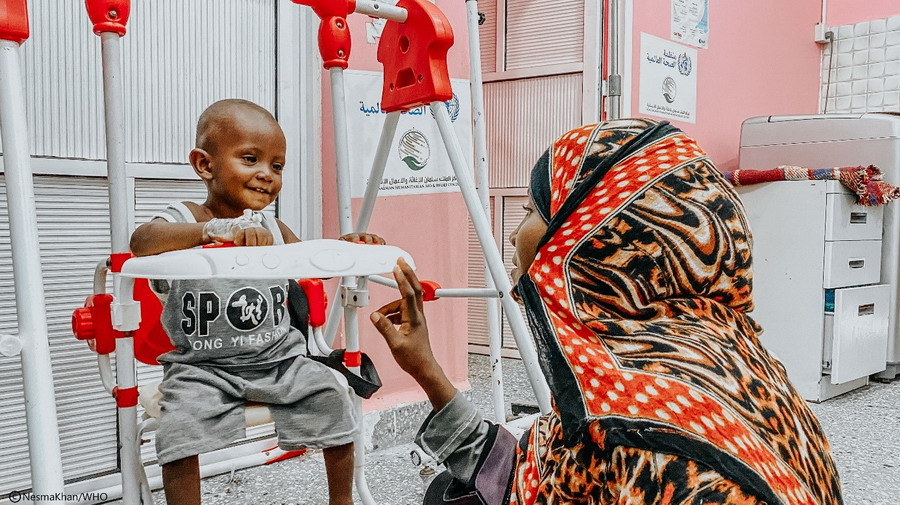 Baby Abdullah, 2 years old, plays with his mother at  Buriqa health complex’s therapeutic feeding center supported by WHO and KSrelief. Photo: WHO/Nesma Khan