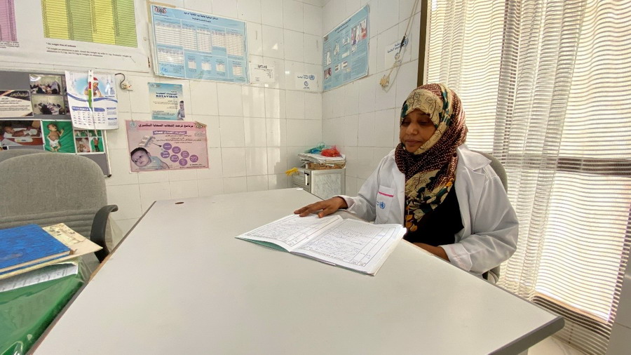 “Thanks to the support of WHO and KSrelief, we've been able to provided severely malnourished children with the much-needed, often life-saving emergency nutrition support” says Nasra Mohammed, Head of the Department of Malnutrition in Al-Saddaqa Hospital in Aden. Photo: WHO