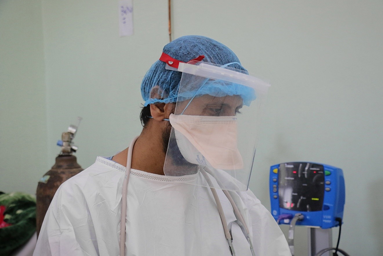 health-care-worker-yemen