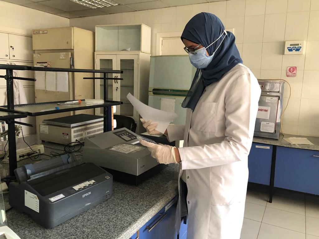 laboratory-tecnician-schistosomias