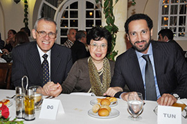 Art in the service of health: well-known composer, Nasseer Shema (right) with Dr Margret Chan, WHO Director General and Dr Ala Alwan, WHO regional Director for the Eastern Mediterranean, during awards ceremony