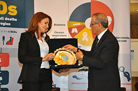 Anchor Laila Shaikhli receiving her award from Dr Ala Alwan, WHO Regional Director, in recognition of her role in advocating for health
