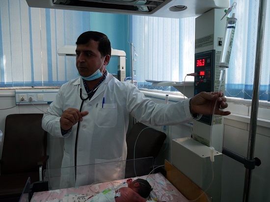 Dr-Atiqullah_Halimi-_neonatal-intensive-care-ward-Afghanistan