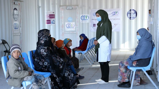 Shokria waits at the Ab Jalil health centre to see a doctor. Copyright: WHO/Zakarya Safari