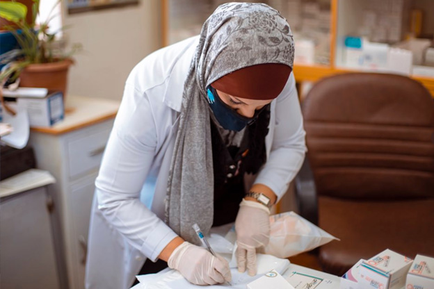 With support from WHO, Jordan’s Ministry of Health continued to supply medications to patients at home during the pandemic. 