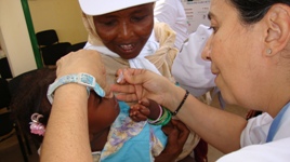 Le vaccin contre la poliomyélite s'administre par voie orale