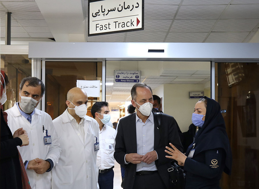 4 Dr Jansen is briefed by a senior staff of Shariati Hospital in Tehran on the procedures during COVID-19 pandemic. Photo: WHO/ Islamic Republic of Iran
