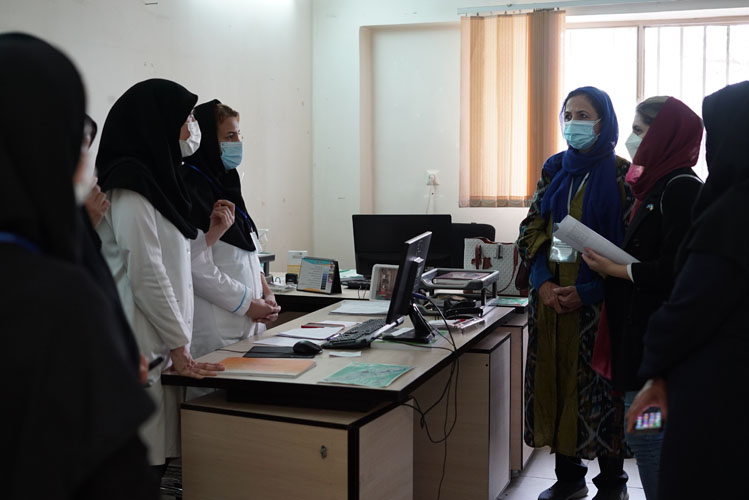 Staff at a primary health care facility in Sahand describe their day-to-day operations to the WHO assessment team in providing health services and conducting training for health volunteers as part of the “Every House, A Health Post” programme