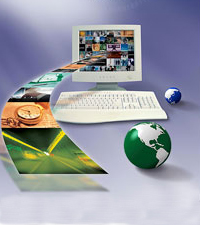 صورة لجهاز كمبيوتر تخرج منه مجموعة من الصور بجوارها كرة أرضية زرقاء صغيرة وكرة أرضية خضراء أكبر، بجانب لوحة مفاتيح الكمبيوتر