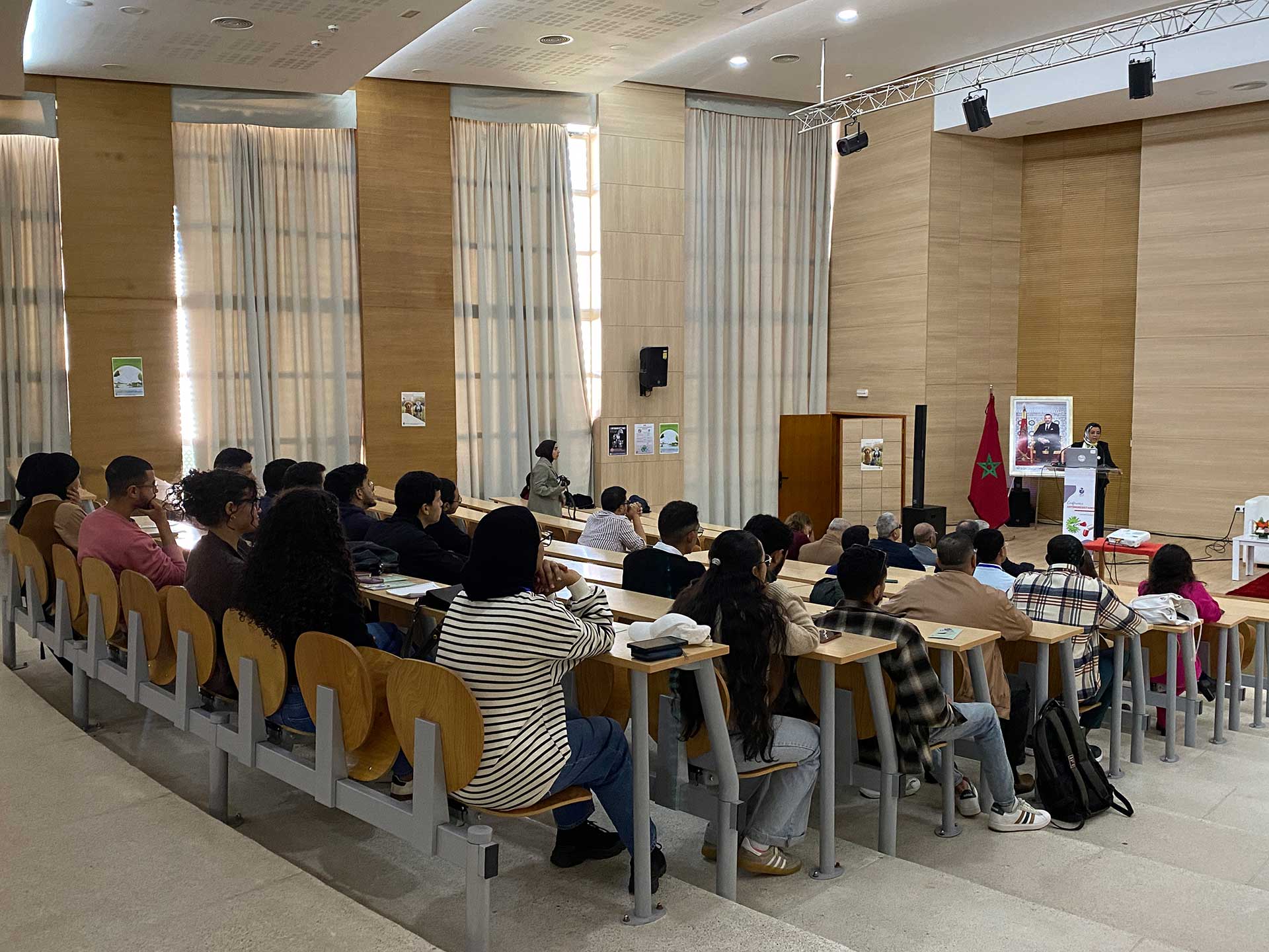 Conférence scientifique sur la Résistance aux antimicrobiens organisée à l’IAV