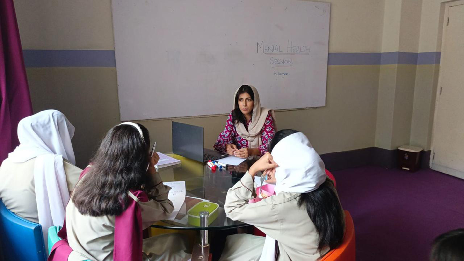 Annum Tanveer, a clinical psychologist, conducts a counselling session with students from a community school in Rawalpindi, Pakistan. Photo credit: WHO Pakistan