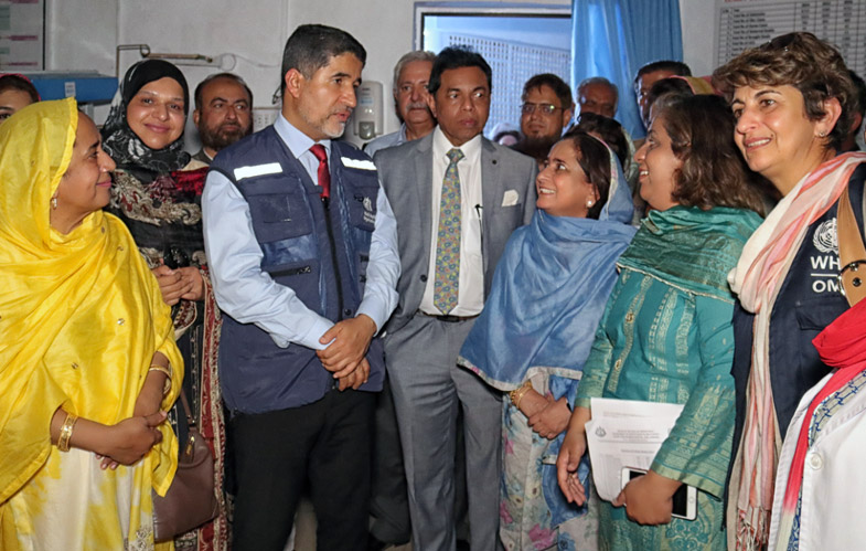 Regional Director with health workers in Larkana