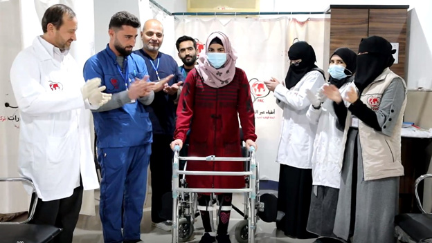 A triumphant moment for Yusra, and the entire medical team at the Step of Hope rehabilitation centre, as she takes her first steps following physical therapy. Photo credit: Physicians Across Continents