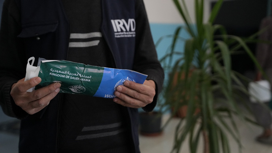 At Al-Ameen Dialysis Centre in Afrin, KSrelief- and WHO-supported supplies are checked before use. Photo credit: WHO