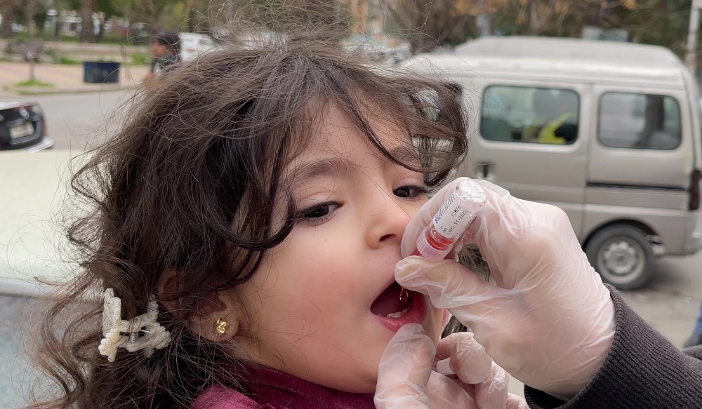 girl-receives-polio-vaccine