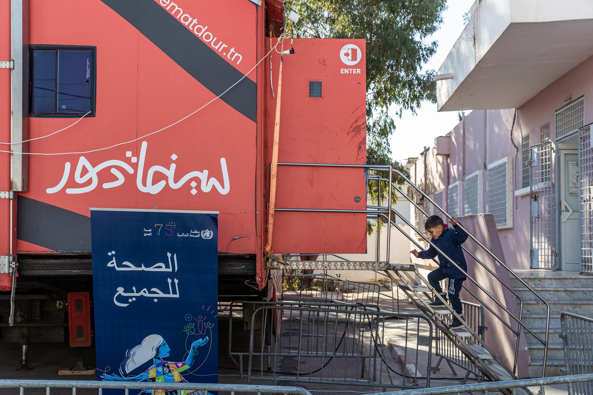 Les photos illustrent une communauté réunie autour du cinéma pour réfléchir, apprendre et agir en faveur d’une meilleure santé et d’un bien-être durable.