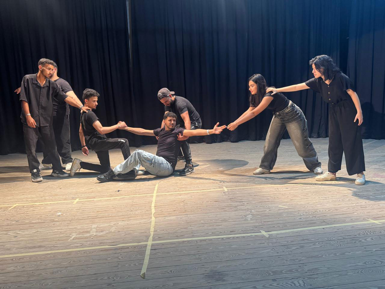 Les photos illustrent l’utilisation de l’art comme puissant levier de prévention des maladies cardiovasculaires à Ras Jebel, dans le cadre du projet HEARTS soutenu par l’OMS.