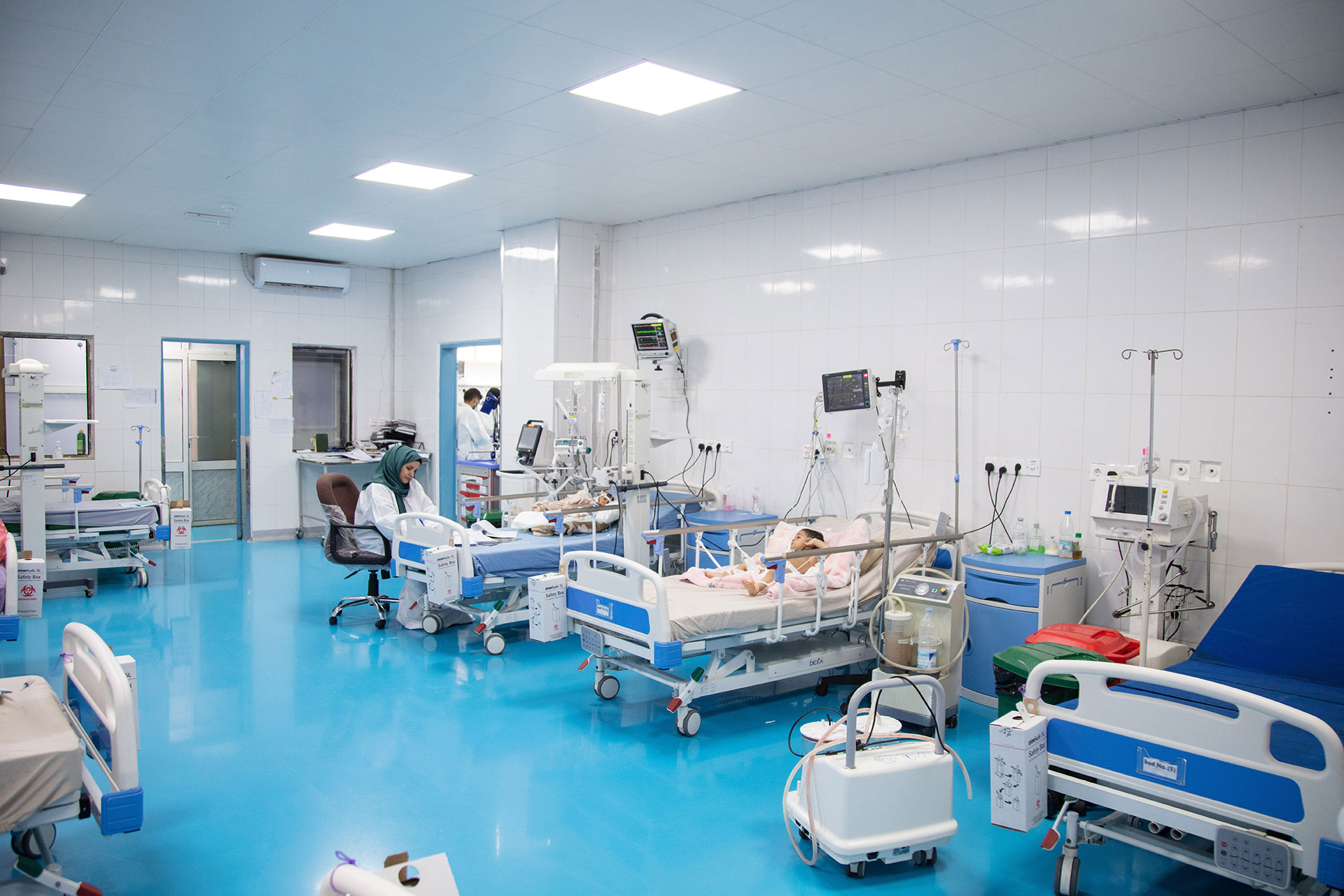 Health workers receive emergency care response training in the intensive care unit.&nbsp;Photo credit: WHO Yemen